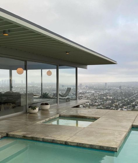 Stahl House by architect Pierre Koenig. The Stahl House, also known as Case Study House No. 22, was designed by architect Pierre Koenig in 1959. Located in Los Angeles, California, it was part of the Case Study House program, an initiative to explore efficient and affordable home designs during the post-World War II housing boom. The house is notable for its use of industrial materials like steel and glass, as well as its cantilevered structure that extends over the Los Angeles basin. Its d... Case Study House 22, Stahl House, Pierre Koenig, Case Study House, Green Sequin Dress, Case Study Houses, House No, Luxury Pool, Japanese Architecture