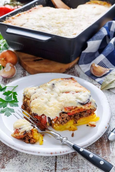 Moussaka – griechisches Original-Rezept Moussaka Recipe Greek, Moussaka Recipe, Jam Jam, European Food, Food Inspiration, Clean Eating, Steak, Jam, Food And Drink