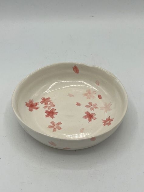 Cute Bowls Ceramic, Cute Pottery Designs, Pottery Painting Inspo Aesthetic, Pottery Painting Ideas Aesthetic, Flower Pottery, Diy Pottery Painting, Pottery Painting Designs, Tanah Liat, Keramik Design