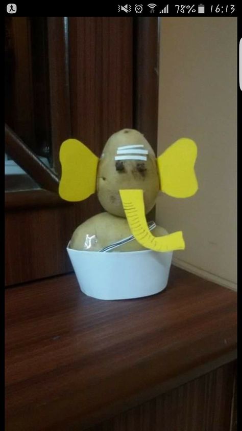 A Ganesha made with 2 potatoes for my son's eco friendly Ganesha project in school.. Festival Crafts, Eco Friendly Ganesha, Room Crafts, Ganesh Puja, Ganesh Art, Ganesha Painting, Class Room, Ganesh Chaturthi