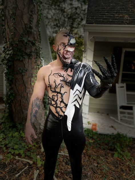 We Are Venom Scariest Halloween Costumes Ever, Scariest Halloween Costumes, Adams Family Halloween, Couple Costume Ideas, We Are Venom, Couple Costume, Scary Halloween Costumes, Families Are Forever, Scary Costumes