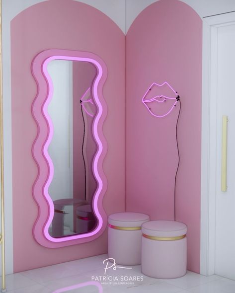 Um tbt de uma das proposta para um cantinho cheio de charme que desenvolvi para a loja Espaço Menina! 🌸 Cada detalhe foi pensado para refletir delicadeza e sofisticação, trazendo um ar moderno com toques femininos. O neon e o rosa predominante criam um ambiente jovem e contemporâneo, ideal para as clientes se sentirem especiais. 💖 #arquiteturacomamor #interiordesign #espacomenina #detalhesqueimportam #arquiteturafeminina” Studio Rosa, Mini Spa, Boutique Interior, Store Interior, New Shop, Shop Decoration, Boutique, Interior Design, Design