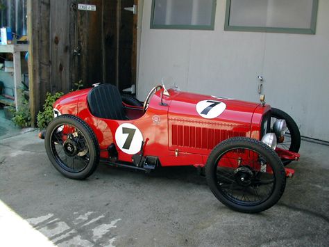 Came across some info: Joe Palazzolo's Homemade Tipo 2002 (Monterey, CA) This toolroom hand built car has a 200 cc rear air cooled engine, rear hydraulic ... Cycle Kart, Go Kart Plans, Diy Go Kart, Cycle Car, Old Race Cars, The Pub, Vintage Race Car, Pedal Cars, Kit Cars