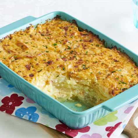 the pioneer woman cheesy scalloped potatoes Scalloped Potatoes Pioneer Woman, Pioneer Woman Scalloped Potatoes, Pioneer Woman Recipes Dinner, Easy Spring Cocktails, Cheesy Scalloped Potatoes Recipe, Cheesy Scalloped Potatoes, Scalloped Potatoes Cheesy, Scalloped Potato Recipes, Spring Dinner