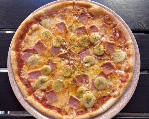 Bananas and Curry on Pizza? That's How the Swedish Do It Curry Pizza, Deep Fried Bananas, Banana Curry, Popular Pies, Piece Of Pizza, Swedish Dishes, Fried Bananas, Pizza Recipes Homemade, Everyday Dishes