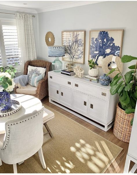 Hamptons Style Dining Room, Sideboard Decor Dining Room, Front Living Room, Style Dining Room, Sideboard Decor, Style Sideboard, Decor Dining Room, Dining Room Buffet, Home Decor Colors