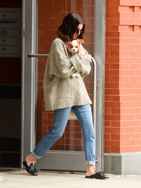 Selena Gomez Style Casual, Selena Gomez Outfits Casual, Selena Gomez Casual, Selena Gomez Street Style, Selena Gomez Outfits, Selena Gomez Style, Fig Leaves, Marie Gomez, Celebrity Street Style