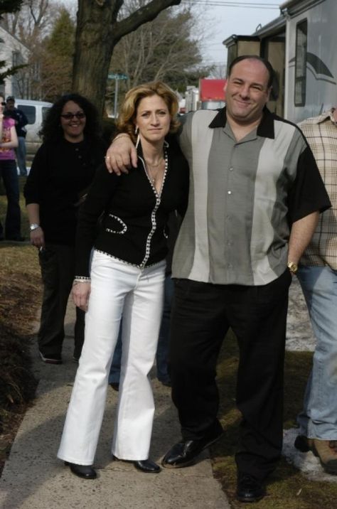 Jimmy and Edie walk from their trailers to the set Tony And Carmella Soprano, Carmella Soprano Costume, Tony And Carmella Soprano Costume, Carmella Soprano Style, Carmela Soprano Outfits, Sopranos Outfits, Sopranos Aesthetic, Sopranos Style, Edie Falco