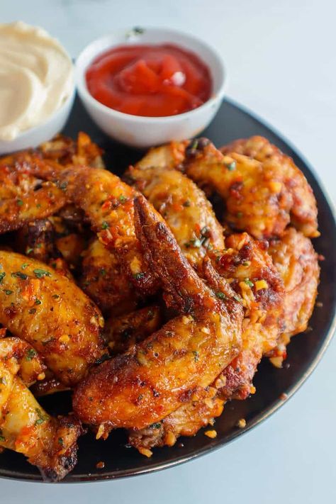 Spicy Chilli Garlic Chicken Wings - Cooking With Claudy Spicy Garlic Wing Sauce, Extra Crispy Chicken Wings, Extra Crispy Chicken, Wing Night, Juicy Grilled Chicken, Spicy Chicken Wings, Spicy Chilli, Garlic Chicken Wings, Crispy Chicken Wings