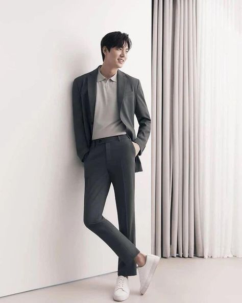 Office Outfit Men, Korean Fashion Kpop Bts, Korean Suit, Outfit Wishlist, Formal Attire For Men, Mens Business Casual Outfits, Lee Min Ho Photos, Minimalist Fashion Men, Men Hairstyle