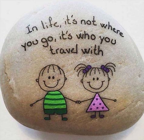 Top Painted Rock Art Ideas with Quotes Painted Rock Ideas, Rock Projects, Portugal Trip, Rock And Pebbles, Painted Rocks Diy, Rock Painting Ideas Easy, Rock Ideas, Paint Rock, Pet Rocks