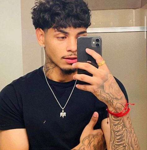 Mexican Hair Styles Men, Mixed Guys Hairstyles, Cholo Hairstyles Men, Mexican Men Haircut, Curly Edgar Cut, Hispanic Haircuts, Mexican Hairstyles Men, Cute Mexican Guys, Curly Edgar