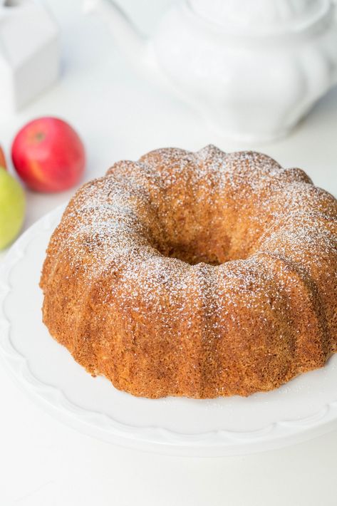 Quick Apple Cake Recipe Quick Apple Pie, Apple Layer Cake, Raisin Cake, Cake Apple, Apple Cake Recipe, Fresh Apple Cake, Layer Cake Recipes, Spiced Apple Cider, Apple Cake Recipes