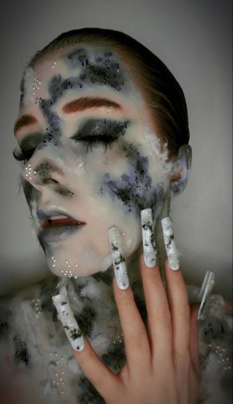 Special effects makeup creative photography model glam gore nails Spores Druid, Zombie Core, Sfx Ideas, Little Mermaid Makeup, Gore Makeup, Makeup Creative, Crystal Makeup, Effects Makeup, Witch Makeup