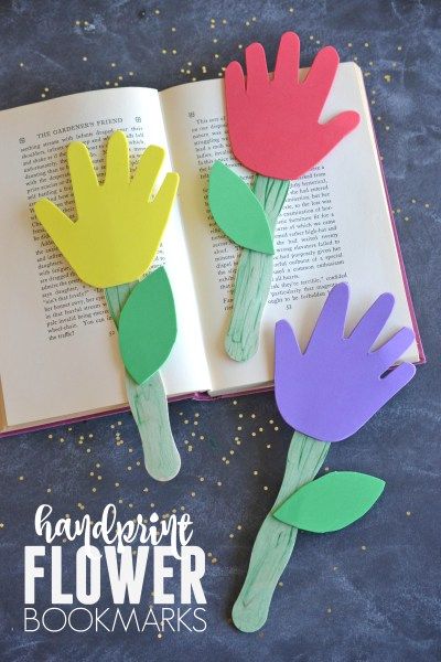 Handprint Flower Bookmarks - Spring Themed Kid Craft Idea Bookmarks Kids Craft, Handprint Flower, Flower Bookmarks, Bookmarks Kids, Mothers Day Crafts For Kids, Flower Bookmark, Handprint Crafts, Daycare Crafts, Diy Bookmarks