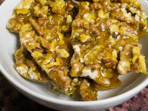 Walnut Brittle Recipe Easy, Chopped Walnut Recipes, Walnut Brittle Recipes, English Walnut Recipes, Walnut Recipes Dessert Easy, Brickle Recipe, Holidays Snacks, Walnut Recipes Dessert, Walnut Brittle