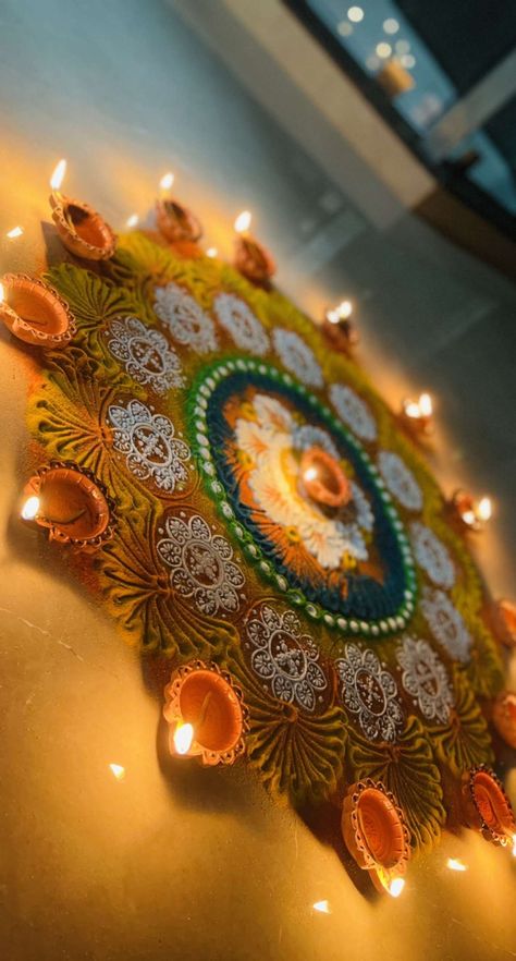 Diwali Asthetic Picture Rangoli, Diwali Beautiful Rangoli, Diwali Decor Aesthetic, Diwali Rangoli Aesthetic, Aesthetic Rangoli Ideas, Deepavali Decorations At Home, Rangoli Photography, Rangoli Snap, Diwali Pooja Decoration At Home