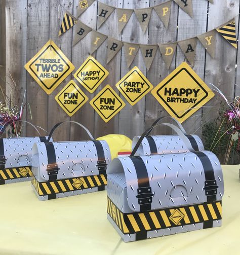 Construction Theme Party Decorations, Construction Zone Party, Construction Birthday Decorations, Construction Party Favors, Dessert Design, Construction Theme Birthday Party, Construction Theme Party, Party Zone, Party Dessert Table