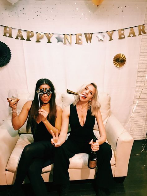 New Years Eve Captions, Captions For Instagram Friends, Winter Instagram Captions, New Years Eve Pictures, Christmas Instagram Pictures, Eve Instagram, New Year Photoshoot, New Year’s Eve Outfit, Birthday Captions Instagram