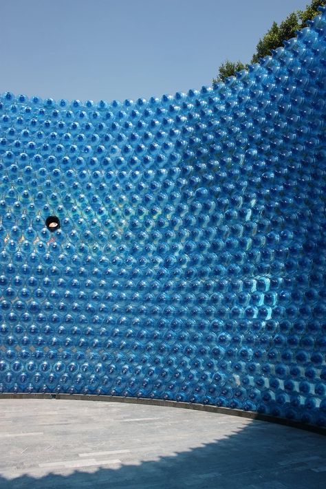 architects build a pavilion of 2500 plastic bottles in the center of mexico city Plastic Bottle Pavilion, Plastic Bottle Art Installation, Plastic Bottle Installation, Plastic Bottle Wall, Plastic Exhibition, Plastic Architecture, Bottle Installation, Plastic Bottle House, Temporary Pavilion