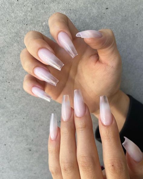 Transparent Tip Nail Art, Nails Clear Tips, Long Transparent Nails, Ombre Transparent Nails, White To Clear Nails, Clear Nail Designs Square, Ombré Clear Nails, Glass Tip Nails, Clear Tips Nails