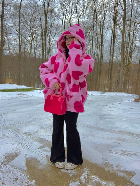 Cute Heart Fashion, Cute Outfits Valentines Day, Valentines Winter Outfit, Outfit Inspo Valentines Day, Valentine’s Day Inspo Outfit, Cute Comfy Valentines Day Outfits, Colorful Outfits Aesthetic Winter, Cute Valentines Outfits Aesthetic, Valentines Outfits Ideas