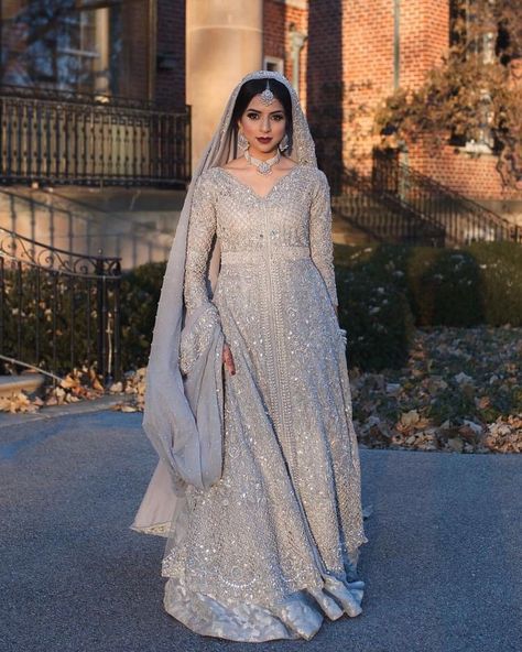 Pakistani Weddings Modal Hijab, Walima Dress, Hair Bride, Desi Wedding Dresses, Nikkah Dress, Muslim Wedding Dresses, Asian Bridal Dresses, Asian Wedding Dress, Bridal Dresses Pakistan