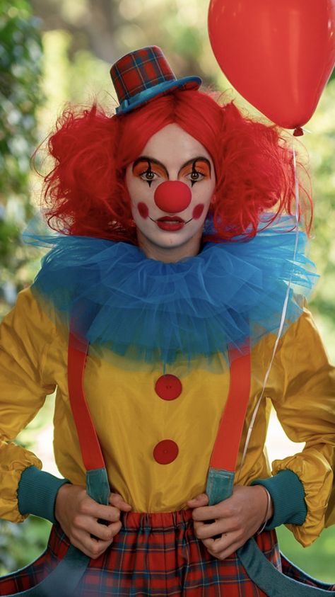 (c) @killingeve Clown Costume Diy, Clown Dress, Halloween Circus, Clown Clothes, Clown Party, Send In The Clowns, Cute Clown, Circus Costume, Clown Faces