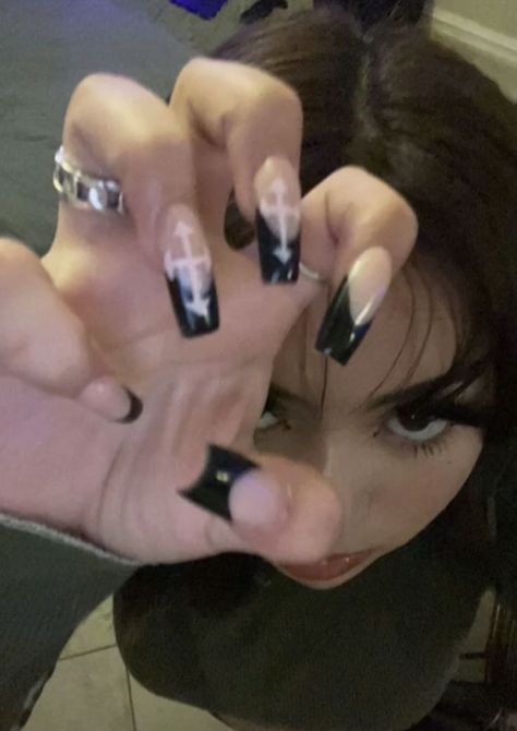 Long Acrylic Nails Grunge, Nails For Black Hair, Black French Tip Acrylic Nails Coffin, Fairy Grunge Nails Acrylic, Black Nail Designs Y2k, Long Grunge Nails, Skater Nails Aesthetic, Grunge Nails Aesthetic, Carti Nails