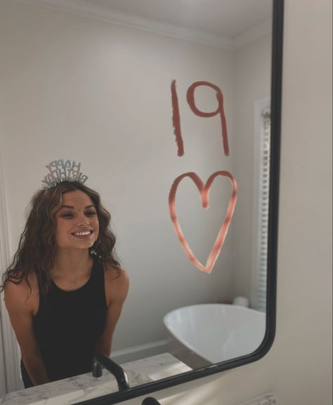 mirror picture Photoshoot For Birthday Ideas, Aesthetic Picture Birthday, Small Bday Ideas, Instagram Birthday Photo Ideas, B Day Pictures Photo Ideas, 19 Birthday Photoshoot Ideas At Home, Aesthetic Bday Pic Ideas, Insta Photo Ideas Happy Birthday, Pics To Take On Your Birthday