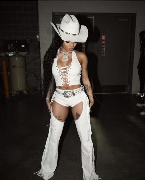 Cowgirl Costume Women, Black Cowgirl Outfit, Cowgirl Costume For Women, Cowgirl Birthday Outfit, Cowgirl Outfits Party, Britney Spears Costume, Cowgirl Outfits Halloween, Summer Country Concert Outfit, Cowgirl Halloween Costume