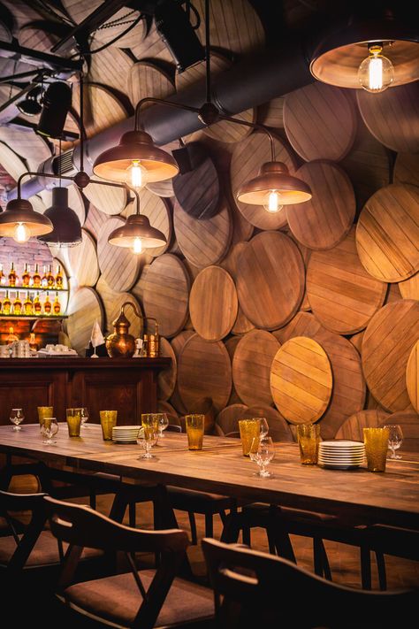 Bar Deco, Tv Fal, Brewery Design, Pub Interior, Bar Inspiration, Wine Barrels, Burger Bar, Bar Interior, Bar Design Restaurant