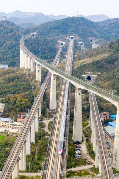 Bridges Architecture, High Speed Train, Bridge Structure, Magnetic Levitation, Railway Bridges, Railroad Photos, Road Construction, Amazing Buildings, Bridge Design