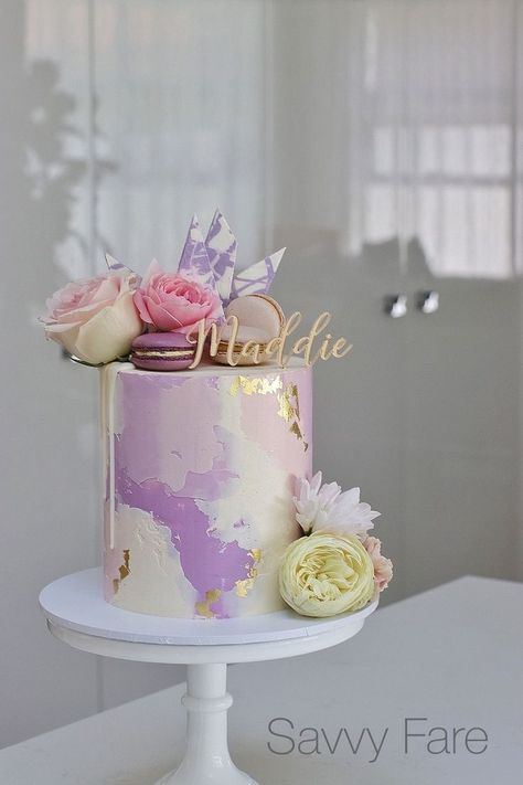 Pastel Party Theme, Female Birthday Cake, Graduation Cake Ideas, Gateau Harry Potter, Rodjendanske Torte, Modern Birthday Cakes, Purple Cakes Birthday, Candy Birthday Cakes, 21st Birthday Cakes