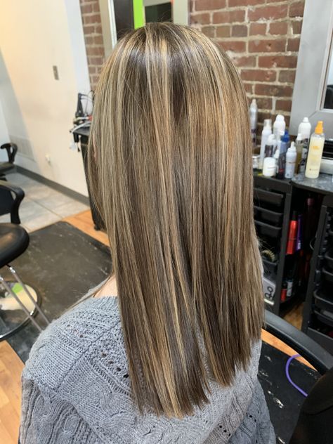 Streaks Of Blonde In Brown Hair, Blonde Highlights On Brunette Hair, Balayage Hair Dark Blonde, Long Hair Highlights, Blonde Highlights On Dark Hair, Brown Hair Looks, Brown Hair Inspo, Hair Color Streaks, Brunette Hair With Highlights