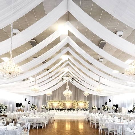 Amazon.com: 2 paneles de cortinas blancas para techo de boda, cortinas de techo de 5 x 30 pies, cortinas de tela transparente para arco de boda, cortinas de gasa drapeadas, decoraciones de techo de boda para : Electrónica High Ceiling Wedding Decor, Wedding Lighting Indoor Receptions, Ceiling Party Decorations, Ceiling Decorations For Party, Ceiling Draping Wedding, Drapes For Wedding, Ballroom Decor, Ceiling Fabric, Country Prom