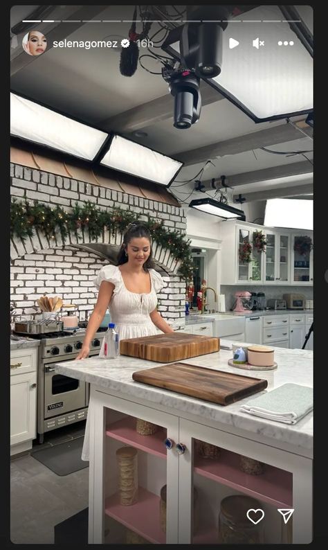 Selena Gomez House, White Cottagecore Dress, Selena Gomez Dress, Look At Her Now, Selena And Taylor, Selena Gomez Outfits, Chef Clothes, Selena Gomez Style, Dreamy Whites