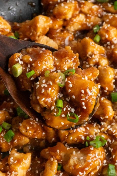 Honey Sesame Chicken - The Cooking Duo Honey Ginger Sesame Chicken, Crockpot Sesame Chicken, Honey Sesame Chicken Recipe, Sesame Chicken Crockpot, Teriyaki Chicken Rice Bowl, Soy Sauce Alternative, Teriyaki Chicken And Rice, Honey Sesame Chicken, Sesame Chicken Recipe