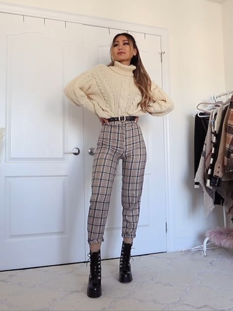 Checkered Leggings Outfit, Outfits With Brown Plaid Pants, Styling Brown Plaid Pants, Tan Plaid Pants Outfit, Brown Checkered Pants Outfit, Brown Checkered Trousers Outfit, Plaid Trousers Outfit Aesthetic, Trendy Plaid Trousers, Plaid Trousers Outfit