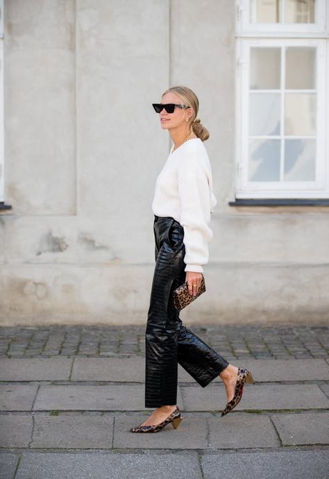 Lederhosen Outfit, Leather Pants Outfit, Outfit Plan, Leopard Heels, Black Leather Pants, Copenhagen Style, Copenhagen Fashion Week, Estilo Chic, Leather Trousers