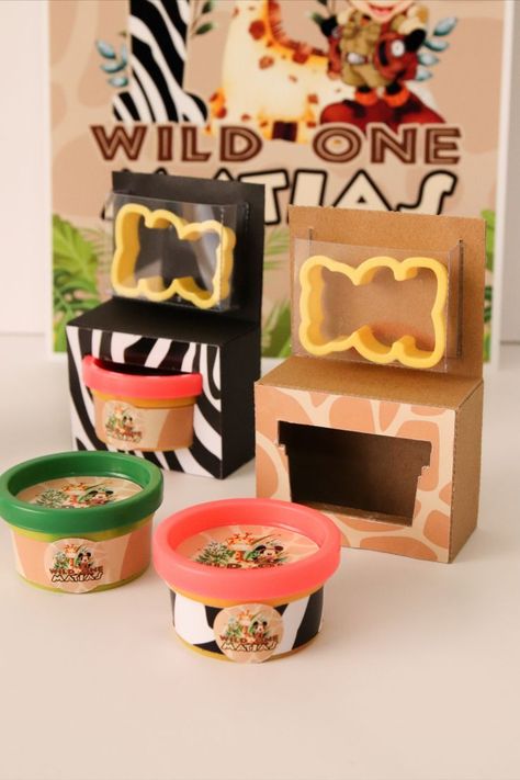 Mickey Safari, Baby Shower Treats, Party Giveaways, Party Favors For Kids Birthday, Birthday Badge, Stationary Gifts, Safari Party, Party Favor Boxes, Birthday Invitations Kids