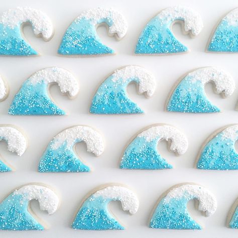 “westcoast waviness ~ frosted sugar cookies” @birdandbiscuit ♡♥♡♥♡♥ Shortbread Biscuits, Moana Birthday Party, Moana Birthday, Summer Cookies, Beach Themed Party, Fancy Cookies, Creative Cookies, Summer Food, Cute Cookies