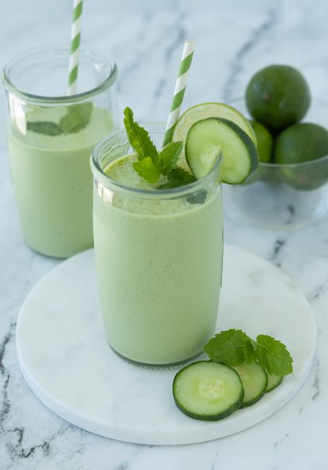 Cucumber in a smoothie? It's not crazy, it's crazy good! It's technically a fruit, so why not? This cucumber smoothie is refreshing and nutritious, perfect for the hot days of summer. Let me show you how to make a healthy high-protein cucumber smoothie. Cucumbers are for more than salads, salsas, and pickles. They are for smoothies too! Cherry Smoothie Recipes, Cucumber Smoothie, Super Smoothies, Cucumber Slices, Easy Coffee Recipes, Drink Recipes Nonalcoholic, Summer Breakfast, Smoothies For Kids, Superfood Smoothie