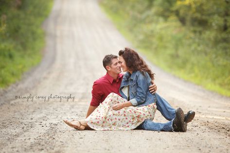 Carrollton Family Photographer . Atlanta Family Portraits Road Couple Photoshoot, Senior Photography Poses, Wedding Photoshoot Poses, Couple Kissing, Indian Wedding Photography Poses, Pre Wedding Poses, Gravel Road, Wedding Couple Poses, Dirt Road