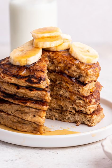 These healthy overnight oatmeal pancakes are hearty and packed with nutritious ingredients like rolled oats, whole wheat flour and Greek yogurt. They make for a quick and easy breakfast that the whole family will love! Overnight Oat Pancakes, Healthy Overnight Oatmeal, Overnight Oatmeal Healthy, Homemade Almond Milk, Overnight Oatmeal, Oat Pancakes, Oatmeal Pancakes, Pastry Flour, Banana Slice