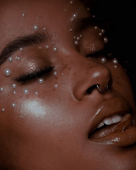 Pearl Tears Makeup, Water Droplet Makeup, Pearlescent Makeup, Fae Ball, Cloud Makeup, Girl Skincare, How To Make Water, Makeup Aesthetic, Pretty Ppl