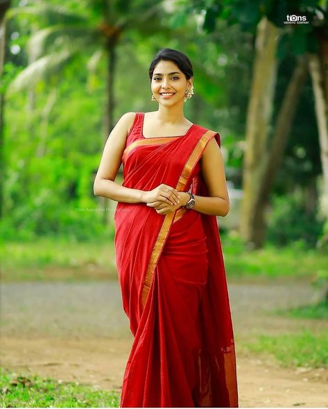 Lakshmi Sarees, Aishwarya Lakshmi, Aishwarya Lekshmi, Sleeveless Saree, Saree Models, Stylish Sarees, Beautiful Saree, Indian Beauty Saree, Indian Sarees