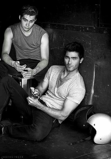 Dylan O'Brien and Tyler Hoechlin ♡ ديريك هيل, Derek Teen Wolf, Teen Wolf Ships, Dylan Obrian, Teen Wolf Funny, Teen Wolf Mtv, Teen Wolf Dylan, Teen Wolf Stiles