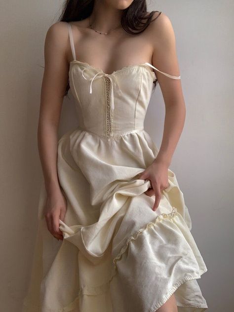 𝚍𝚛𝚎𝚜𝚜𝚎𝚜 on Twitter: "… " Minimal Stil, Runaway Bride, Sax Dress, Fairytale Dress, Mode Inspo, Mode Inspiration, Looks Vintage, Fancy Dresses, Dream Dress