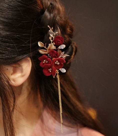 Vintage Red Bridal Hair Clip Flannel Flower Hair Clip Flowers Tassel Hair Clip Retro Chinese Wedding Side Hair Accessories ♥Materials: alloy, flannel ♥Length: about 8.5 cm ♥Tassel Length: about 10 cm ♥Quantity: 1 pc ❀Image coloring and detail might very slightly from your computer screen to actual print as every monitor is different (although I do try to get them very close to what you see). ❀If you have any questions or need any help, please feel free to contact me. Red Hair Clips Aesthetic, Red Flower Hair Accessories, Side Hair Accessories, Chinese Wedding Hair, Red Bridal Hair, Wedding Sides, Red Hair Clips, Red Hair Accessories, Pc Image